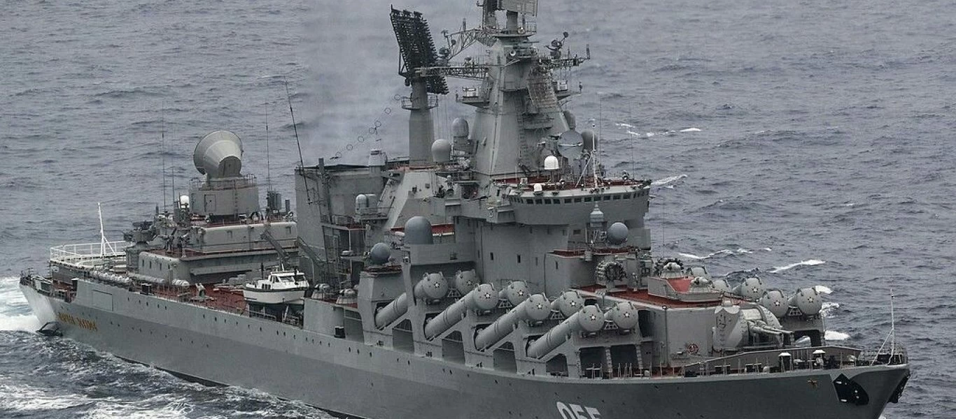 Το βαρύ καταδρομικό του ρωσικού Στόλου «Marshal Ustinov» κατέπλευσε στον Πειραιά!